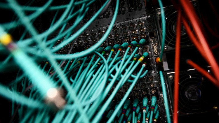 Este nuevo virus puede subir sus fotos a webs pornográficas