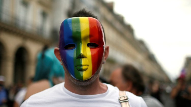 "Debes pagar por ser gay": Unos inmigrantes sirios golpean brutalmente a un compatriota en Suecia