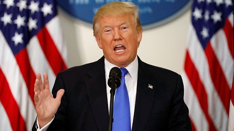 Trump: "Los demócratas y los rusos se ríen de la justificación de la derrota de Hillary"