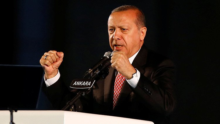 Erdogan confirma la compra de sistemas antiaéreos rusos S-400 pese al temor de EE.UU.