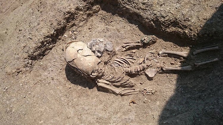 'Tumba de extraterrestre': Hallan un extraño bebé con el cráneo alargado en una necrópolis de Crimea