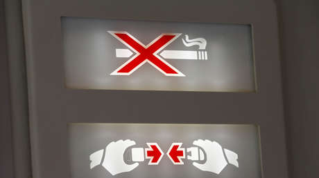 Volar de pie: Una aerolínea colombiana considera eliminar los asientos de sus aviones