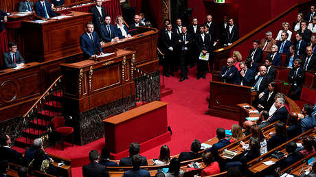 Macron propone reducir el Parlamento francés en un tercio