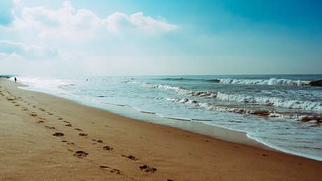 El gobernador menos popular de EE.UU. se hunde aún más por unas fotos en la playa