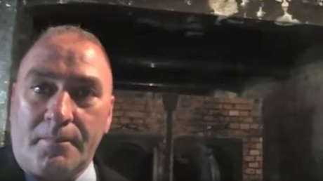 Critican a un congresista de EE.UU. por filmar un selfi en Auschwitz