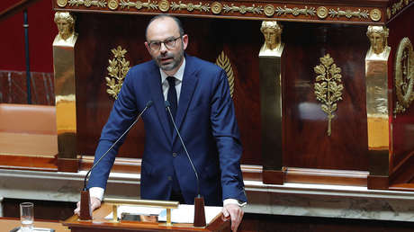 Metedura de pata: el primer ministro de Francia se autoproclama 'jefe de Estado'