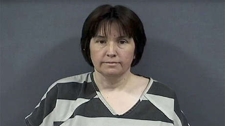 Incendia un auto con su hijo maniatado para castigarlo por su sobrepeso 