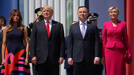 Desplante a Trump: la primera dama de Polonia le niega la mano al presidente de EE.UU. (VIDEO)