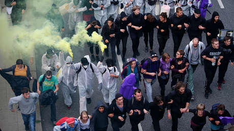 Atacan un helicóptero policial con láser y bengalas en los disturbios por la cumbre del G20