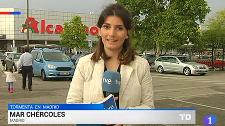 "Tierra trágame": Una reportera española huye de un directo tras cometer un error (Video)