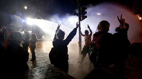 Cañones de agua y coches quemados: continúan los disturbios tras la cumbre del G20 (FOTO, VIDEO)