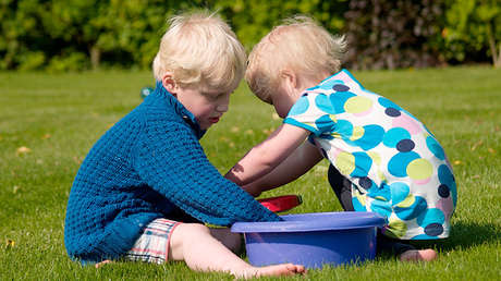 Estudio: La 'maldición del segundo hijo' existe