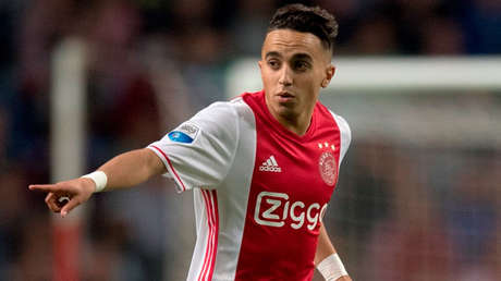 Futbolista del Ajax colapsa en pleno partido y sufre un "daño cerebral permanente" (Fotos, video)