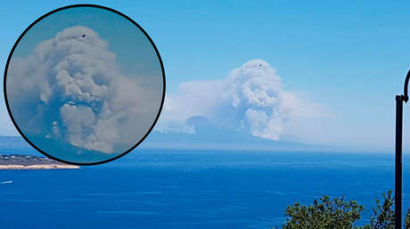 ¿Lord Voldemort?: Una espantosa nube con forma de cráneo se eleva por encima del Vesubio