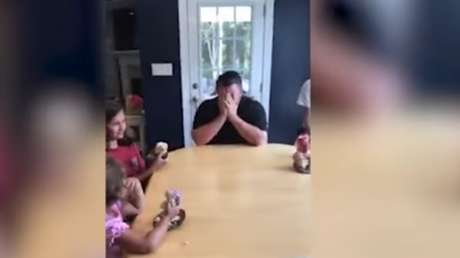 La insólita reacción de un padre al enterarse del sexo de su próximo hijo