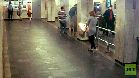 VIDEO: Un cigarrillo electrónico explota en el bolso de una joven