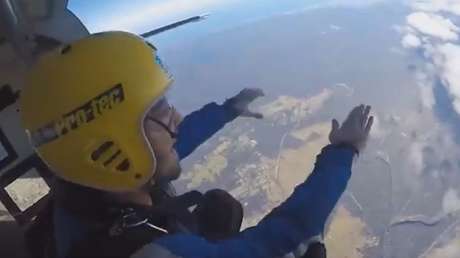 Los últimos momentos de vida de un turista tras saltar en paracaídas