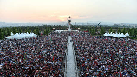 Un dron cae sobre la multitud que escuchaba a Erdogan en Turquía y deja varios heridos (VIDEO)