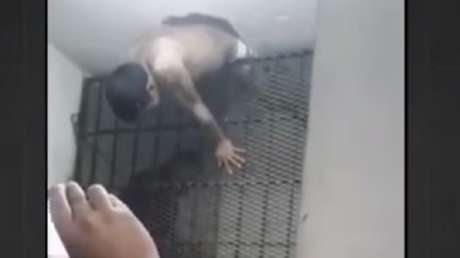 Un preso se queda atascado cuando intentaba escapar de la cárcel