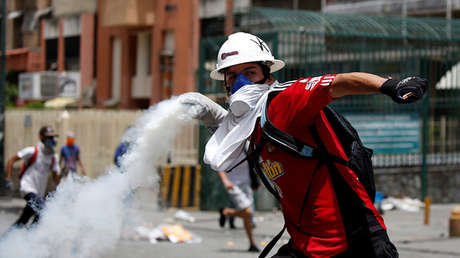 Opositores queman a otro hombre en Caracas: "Me confundieron con un chavista"
