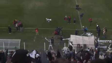 Un forofo argentino derriba un dron… con un rollo de papel higiénico