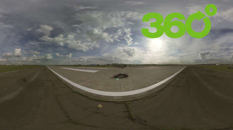 MAKS 2017: Viva en 360° el duelo entre un caza Mig-29 y un superdeportivo Audi R8