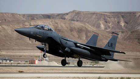 Por culpa de un teléfono: dos cazas de EE.UU. casi chocan con un avión cisterna británico