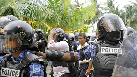 VIDEO: Militares asaltan el edificio del Parlamento de Maldivas