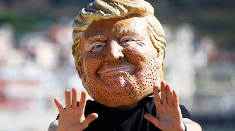 VIDEO: Detienen a dos hermanos que asaltaban bancos usando máscaras de Trump