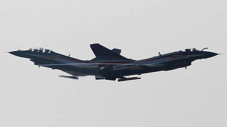 China defiende la interceptación "legal, necesaria y profesional" del avión espía estadounidense