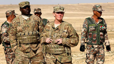 VIDEO: Difunden imágenes de militares jordanos disparando a soldados de EE.UU. con las manos en alto