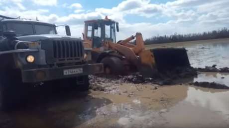 Se atascan todos los vehículos cuando se disponían a ayudarse entre sí