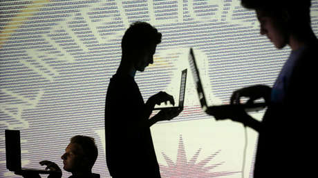 Exdirector de la CIA revela por qué se producen filtraciones de información clasificada