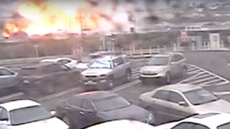 VIDEO IMPACTANTE: El momento exacto de la caída de una avioneta sobre una carretera en California