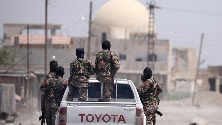 Las milicias kurdas, imparables: El Estado Islámico pierde el control de dos barrios clave de Raqa