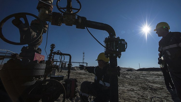 Así es cómo las compañías petroleras occidentales 'esquivan' las sanciones antirrusas