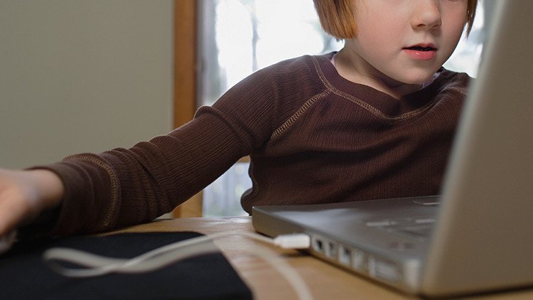 Ver pornografía en la infancia afecta la conducta de los hombres