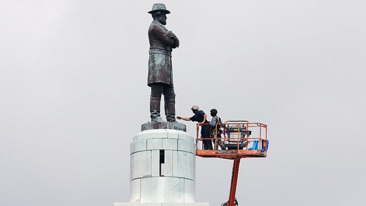 Trump lamenta que la cultura de EE.UU. se "haga trizas" por la remoción de estatuas de confederados