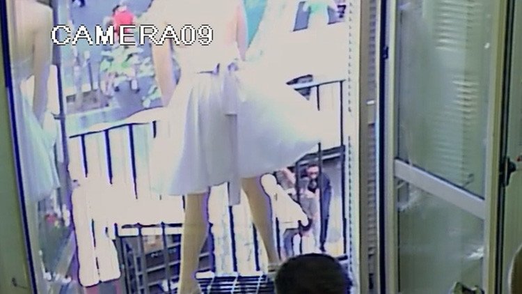 VIDEO: Difunden imágenes del momento en que la furgoneta arrolla a los peatones en Barcelona