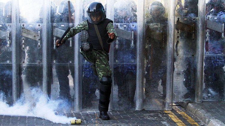 El Ejército de Maldivas bloquea el Parlamento del país e impide el ingreso de los legisladores