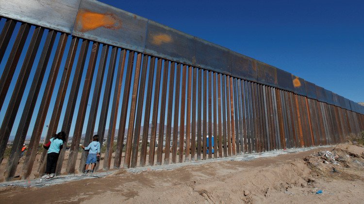 VIDEO: Los 'coyotes', el "rentable negocio del crimen organizado" mexicano del tráfico de migrantes