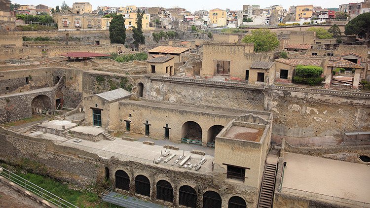 FOTO: Logran restaurar un retrato de una mujer romana de dos mil años de antigüedad (y es hermosa)