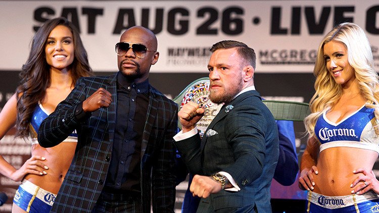 VIDEO, FOTO: La presentación del cinturón del combate Mayweather-McGregor vive un momento incómodo