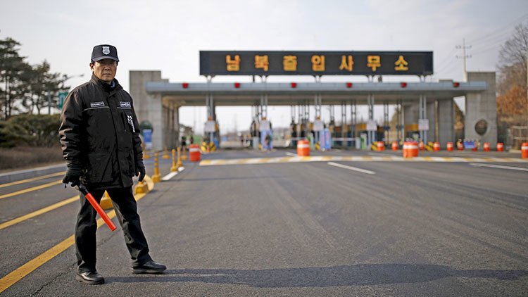 China invita a Rusia a participar en el arreglo pacífico de la crisis en la península coreana