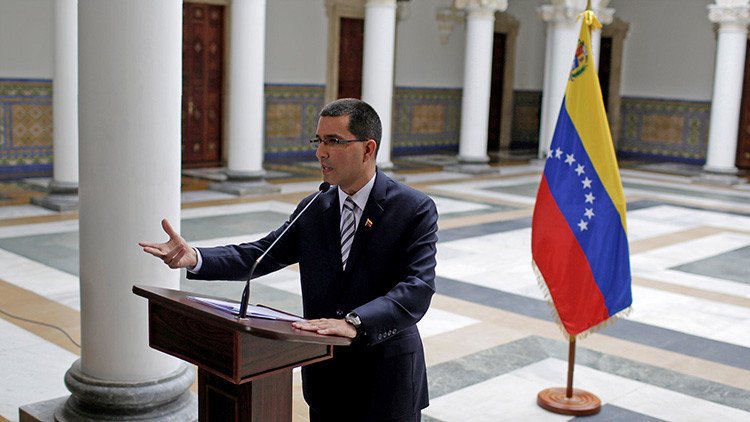 Canciller venezolano a RT: "Caracas necesita una oposición seria y no traidores" (EXCLUSIVA)