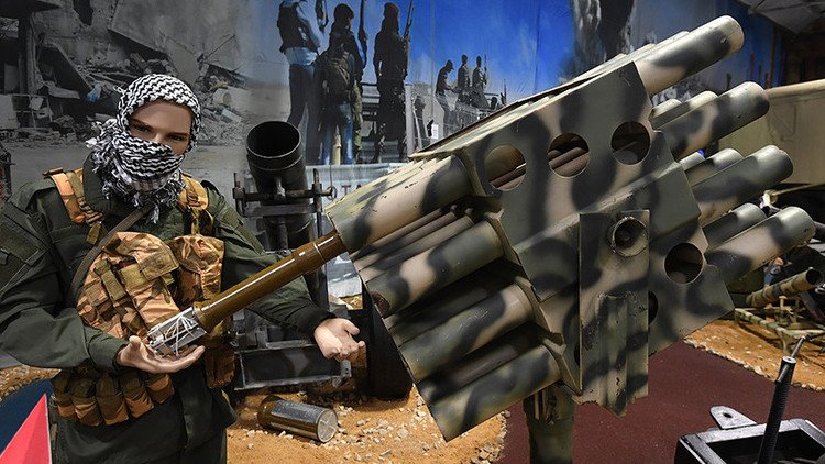 VIDEO, FOTOS: Exponen armas y vehículos incautados del Estado Islámico por el Ejército sirio