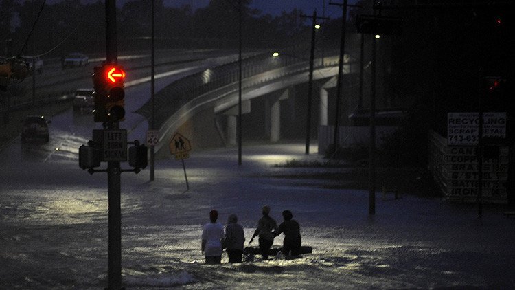 Un policía de Houston se ahoga en su coche patrulla