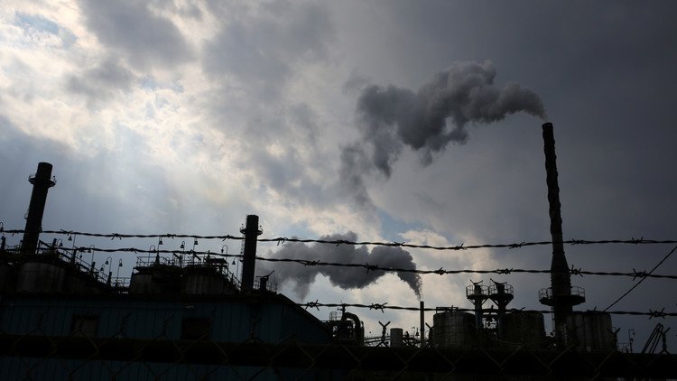 Evacúan a trabajadores de una planta química en Texas por riesgo de una explosión