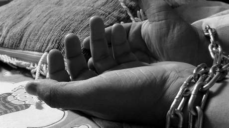 Declaran a una exdiplomática de EE.UU. culpable de esclavizar y violar a una empleada doméstica