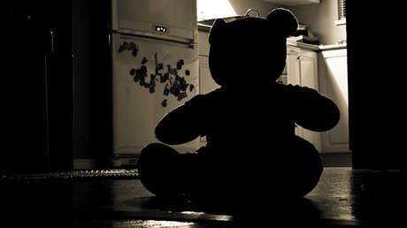 Condenan a prisión a una pareja de EE.UU. por abusar de su hijo adoptado en Rusia